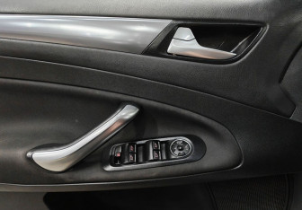 Подержанный автомобиль Ford Mondeo Sedan 2013 года (15 фото)