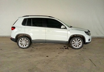 Подержанный автомобиль Volkswagen Tiguan 2015 года (8 фото)