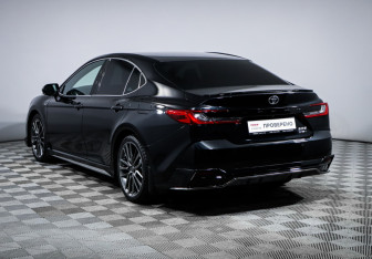 Подержанный автомобиль Toyota Camry Sedan 2024 года (7 фото)