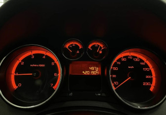 Подержанный автомобиль Peugeot 308 Hatchback 2010 года (15 фото)