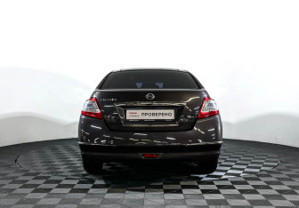 Подержанный автомобиль Nissan Teana 2012 года (6 фото)