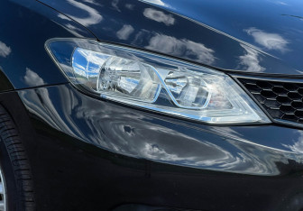 Подержанный автомобиль Nissan Tiida Hatchback 2015 года (16 фото)