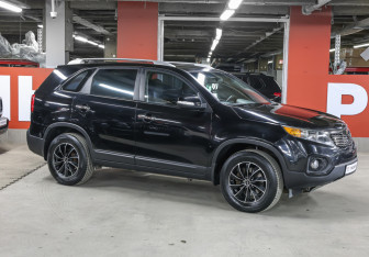 Подержанный автомобиль Kia Sorento 2010 года (3 фото)