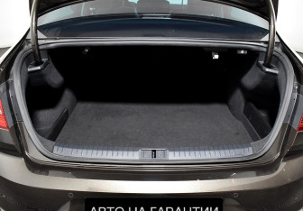 Подержанный автомобиль Volkswagen Passat Sedan 2017 года (12 фото)