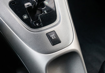 Подержанный автомобиль Toyota Auris Hatchback 2008 года (16 фото)