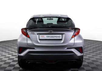 Подержанный автомобиль Toyota C-HR 2019 года (6 фото)