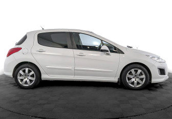 Подержанный автомобиль Peugeot 308 Hatchback 2011 года (4 фото)