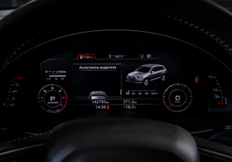 Подержанный автомобиль Audi Q7 2016 года (18 фото)