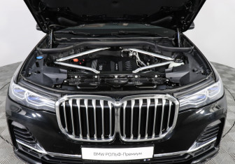 Подержанный автомобиль BMW X7 2019 года (9 фото)