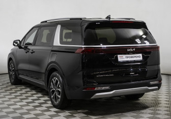 Подержанный автомобиль Kia Carnival 2020 года (7 фото)