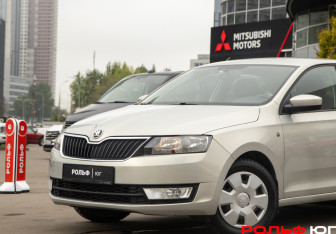 Подержанный автомобиль Skoda Rapid Liftback 2014 года (16 фото)