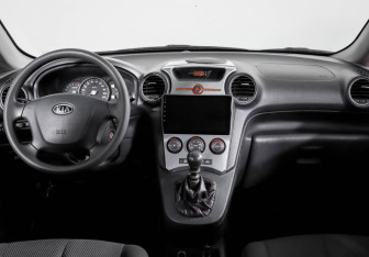 Подержанный автомобиль Kia Carens 2009 года (12 фото)