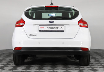Подержанный автомобиль Ford Focus Hatchback 2018 года (6 фото)