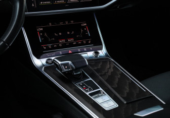 Подержанный автомобиль Audi A6 Sedan 2020 года (21 фото)