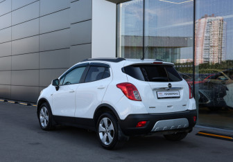Подержанный автомобиль Opel Mokka 2014 года (7 фото)