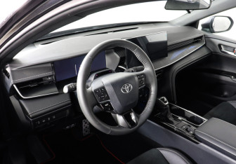 Подержанный автомобиль Toyota Camry Sedan 2025 года (9 фото)