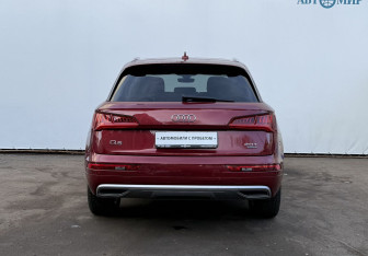 Подержанный автомобиль Audi Q5 2018 года (6 фото)