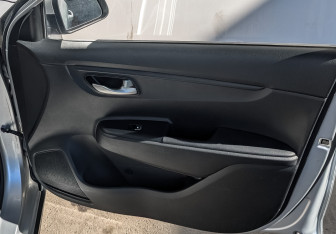 Подержанный автомобиль Kia Rio Hatchback 2021 года (22 фото)