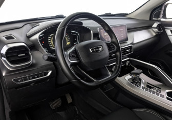 Подержанный автомобиль Geely Coolray 2022 года (15 фото)