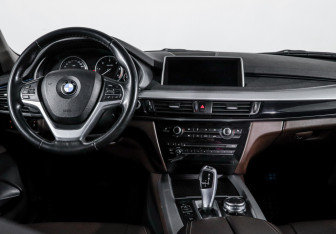 Подержанный автомобиль BMW X5 2016 года (12 фото)