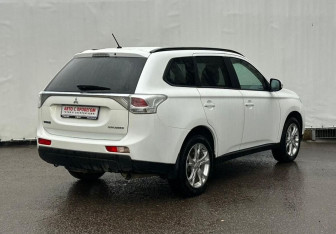 Подержанный автомобиль Mitsubishi Outlander 2012 года (5 фото)