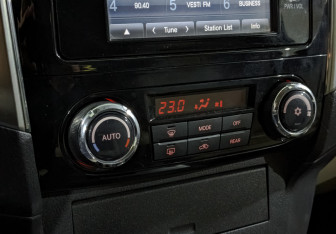 Подержанный автомобиль Mitsubishi Pajero 2017 года (21 фото)