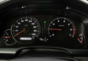 Подержанный автомобиль Toyota Land Cruiser Prado 2008 года (12 фото)