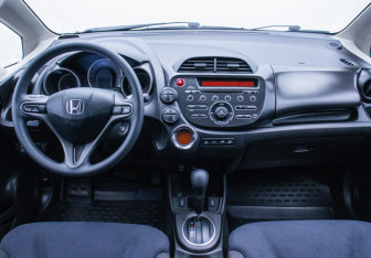 Подержанный автомобиль Honda Jazz 2012 года (13 фото)