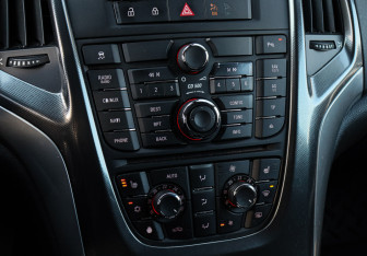 Подержанный автомобиль Opel Astra Hatchback 2010 года (16 фото)