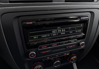 Подержанный автомобиль Volkswagen Jetta Sedan 2012 года (21 фото)