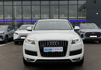 Подержанный автомобиль Audi Q7 2014 года (2 фото)