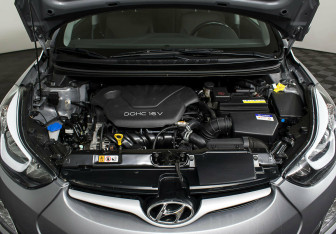 Подержанный автомобиль Hyundai Elantra Sedan 2015 года (8 фото)