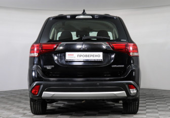 Подержанный автомобиль Mitsubishi Outlander 2018 года (5 фото)