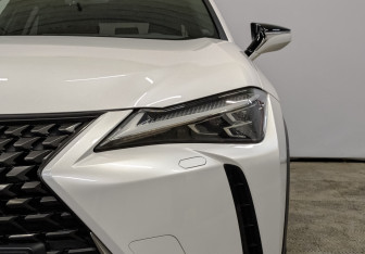 Подержанный автомобиль Lexus UX 2018 года (17 фото)