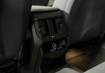 Подержанный автомобиль BMW X3 2025 года (25 фото)