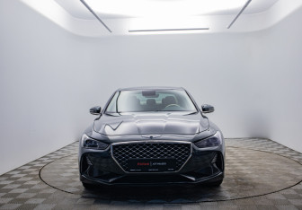 Подержанный автомобиль Genesis G70 2019 года (8 фото)