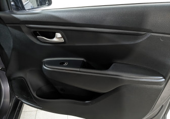 Подержанный автомобиль Kia Rio Hatchback 2021 года (23 фото)