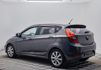 Подержанный автомобиль Hyundai Solaris Hatchback 2012 года (3 фото)