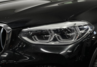 Подержанный автомобиль BMW X3 2020 года (8 фото)