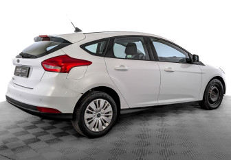Подержанный автомобиль Ford Focus Hatchback 2018 года (5 фото)