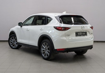 Подержанный автомобиль Mazda CX-5 2022 года (17 фото)