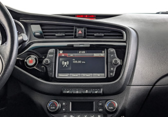 Подержанный автомобиль Kia Ceed Hatchback 2018 года (17 фото)