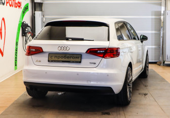 Подержанный автомобиль Audi A3 Hatchback 2015 года (4 фото)