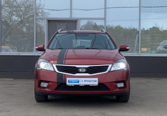 Подержанный автомобиль Kia Ceed Wagon 2011 года (2 фото)