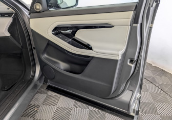 Подержанный автомобиль Land Rover Range Rover Evoque 2019 года (26 фото)