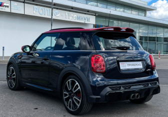 Подержанный автомобиль MINI Hatch 2021 года (7 фото)