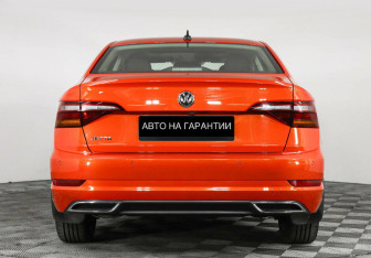 Подержанный автомобиль Volkswagen Jetta Sedan 2019 года (4 фото)