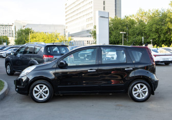 Подержанный автомобиль Nissan Note 2010 года (6 фото)