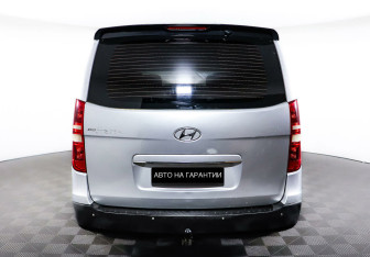 Подержанный автомобиль Hyundai Grand Starex 2009 года (6 фото)