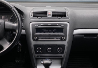 Подержанный автомобиль Skoda Octavia Liftback 2013 года (12 фото)